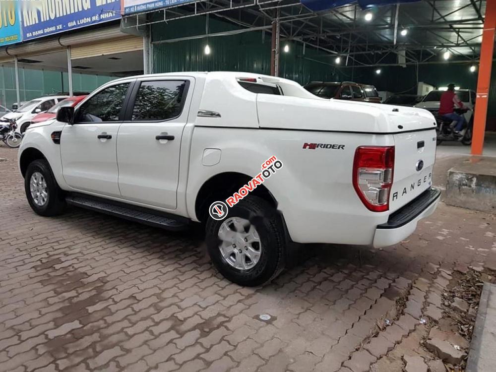 Cần bán gấp Ford Ranger XLS 2.2L 4x2 MT 2016, màu trắng, nhập khẩu nguyên chiếc chính chủ-3