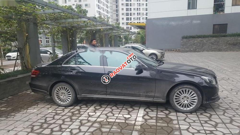 Cần bán xe Mercedes E200 đời 2016, màu đen chính chủ-0