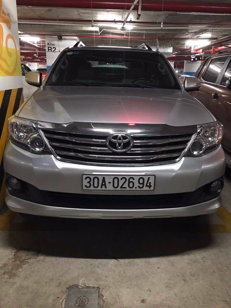 Bán Toyota Fortuner đời 2013, màu bạc, nhập khẩu-4