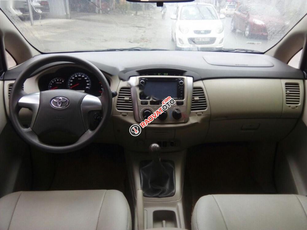 Bán Toyota Innova 2.0E đời 2015, màu bạc số sàn, giá chỉ 615 triệu-7