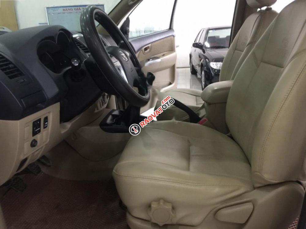 Salon bán xe Toyota Hilux 3.0G 4x4 MT sản xuất 2014, màu vàng, nhập khẩu-2