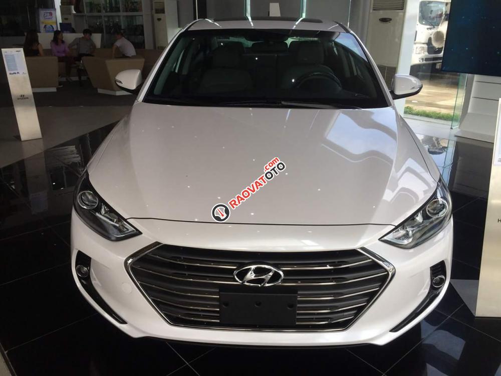 Bán Hyundai Elantra, xe mới 100%, đời 2018 (đủ màu), xe giao ngay, giá sốc, giảm 100tr-0