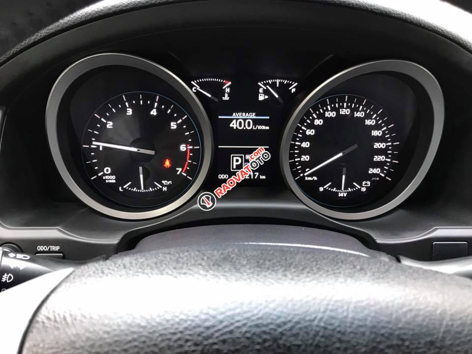 Bán xe Toyota Land Cruiser năm 2015 màu bạc, nhập khẩu nguyên chiếc-1