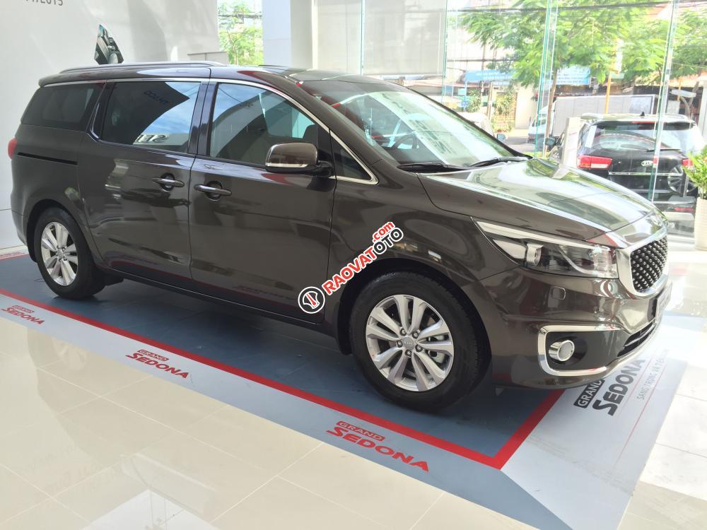 Bán Kia Sedona 3.3 GAT 2017, màu nâu, mới 100%, hỗ trợ trả góp-1