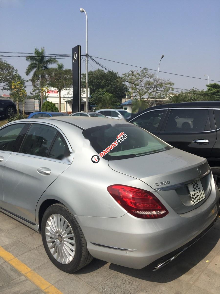 Chính chủ bán Mercedes C250 Exclusive 2015, màu bạc-0