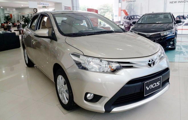 Bán Toyota Vios 2017, màu vàng, nhập khẩu  -1