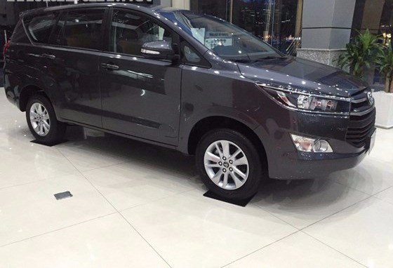 Bán Toyota Innova năm 2017, màu đen, nhập khẩu  -1