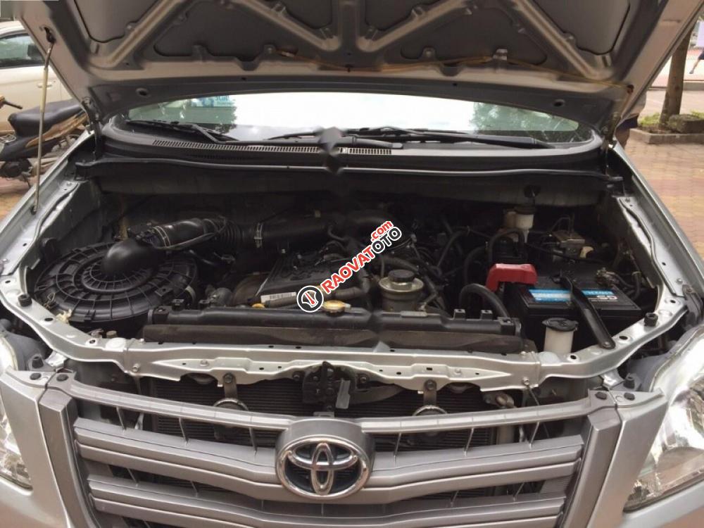 Bán Toyota Innova 2.0E năm 2014, màu bạc chính chủ giá cạnh tranh-2