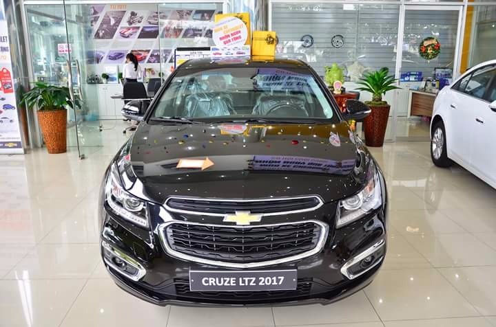 Bán xe Chevrolet Cruze đời 2017, màu đen, xe nhập-3