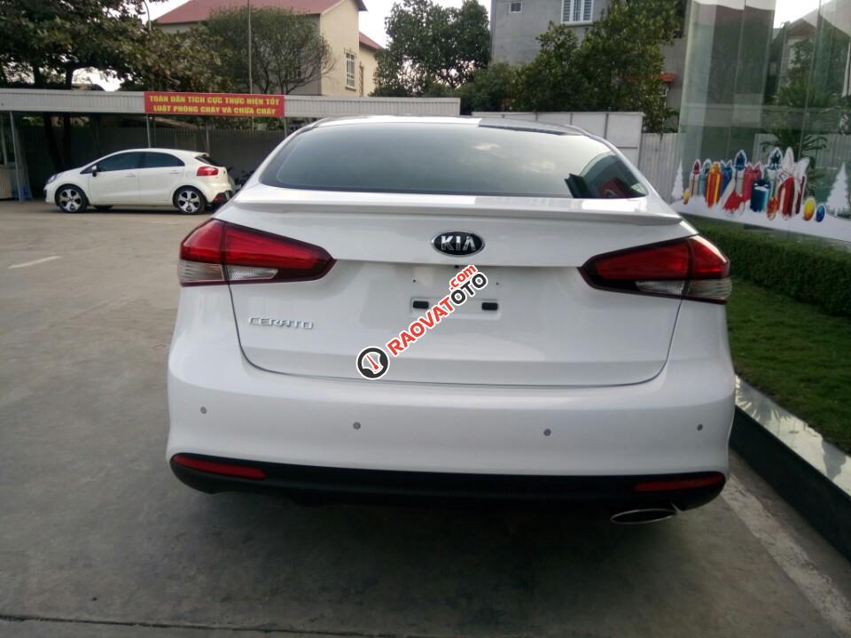 Cần bán Kia Cerato đời 2018, màu trắng, hỗ trợ trả góp, LH 0989.240.241-2