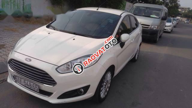 Bán ô tô Ford Fiesta Titanium đời 2015, màu trắng chính chủ-0