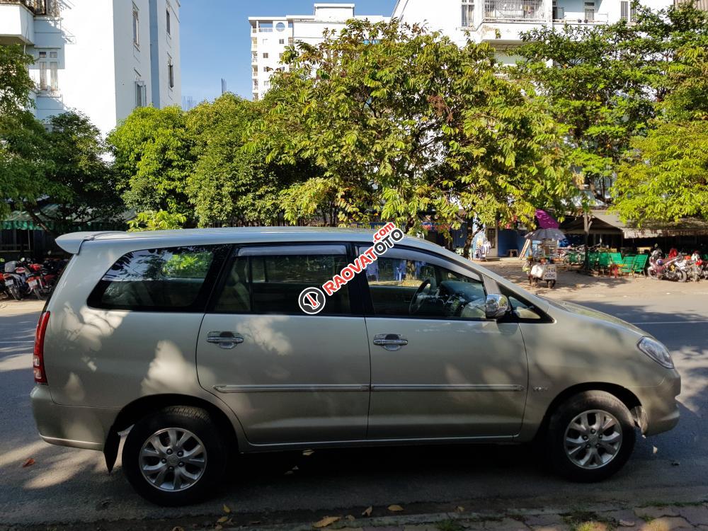 Bán xe Toyota Innova (G) đời 2006 MT, màu ghi-bạc, gia đình sử dụng zin 95%-7