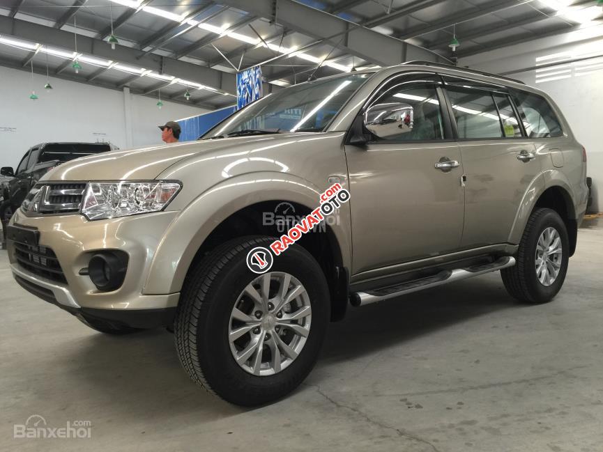 Bán Mitsubishi Pajero Sport năm 2017, màu ghi vàng, giao xe ngay, thủ tục nhanh-0