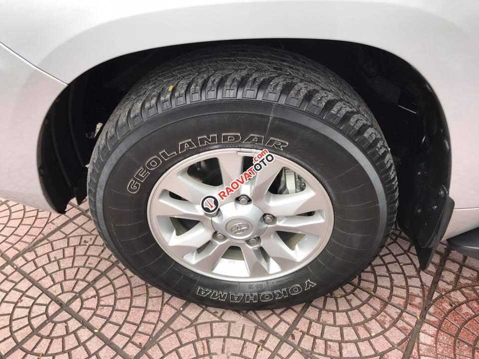 Bán xe Toyota Land Cruiser năm 2015 màu bạc, nhập khẩu nguyên chiếc-0