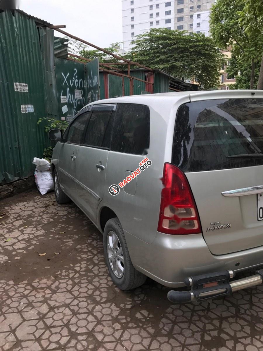 Cần bán xe Toyota Innova G sản xuất 2007, màu bạc như mới-1