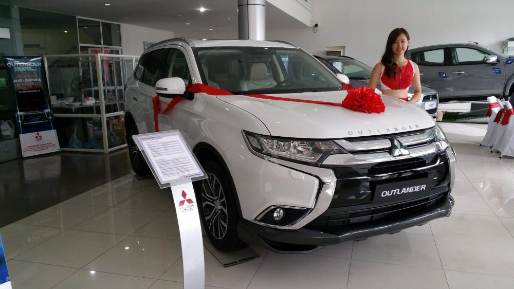 Bán Mitsubishi Outlander đời 2017, màu trắng, nhập khẩu-5