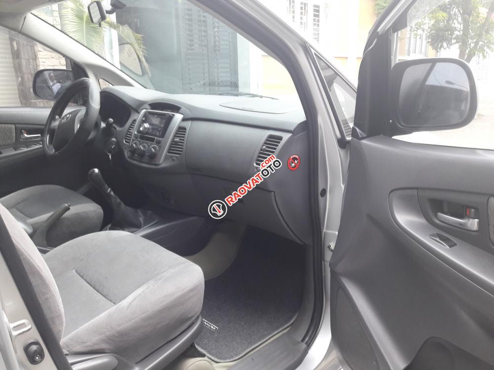 Toyota Innova E 2.0 2013 zin đẹp, chính chủ-9