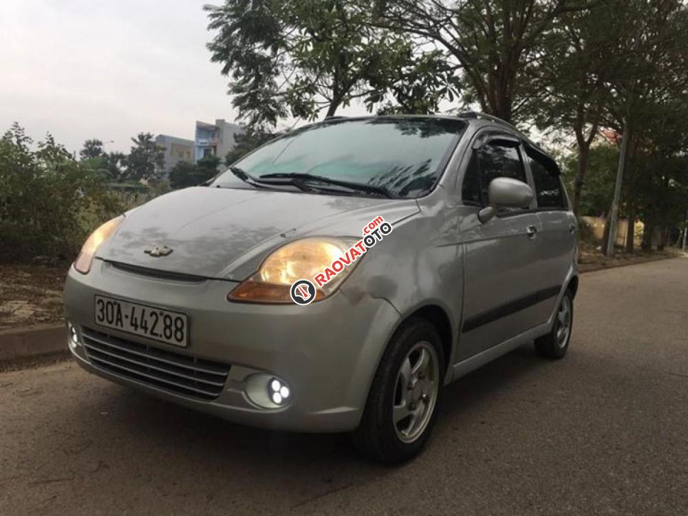 Cần bán lại xe Chevrolet Spark LT 0.8 MT sản xuất 2010, màu bạc chính chủ-3