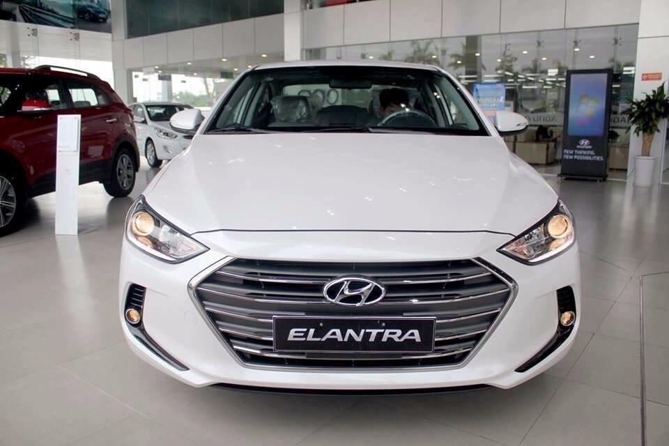 Cần bán xe Hyundai Elantra 2017, màu đỏ, nhập khẩu-8