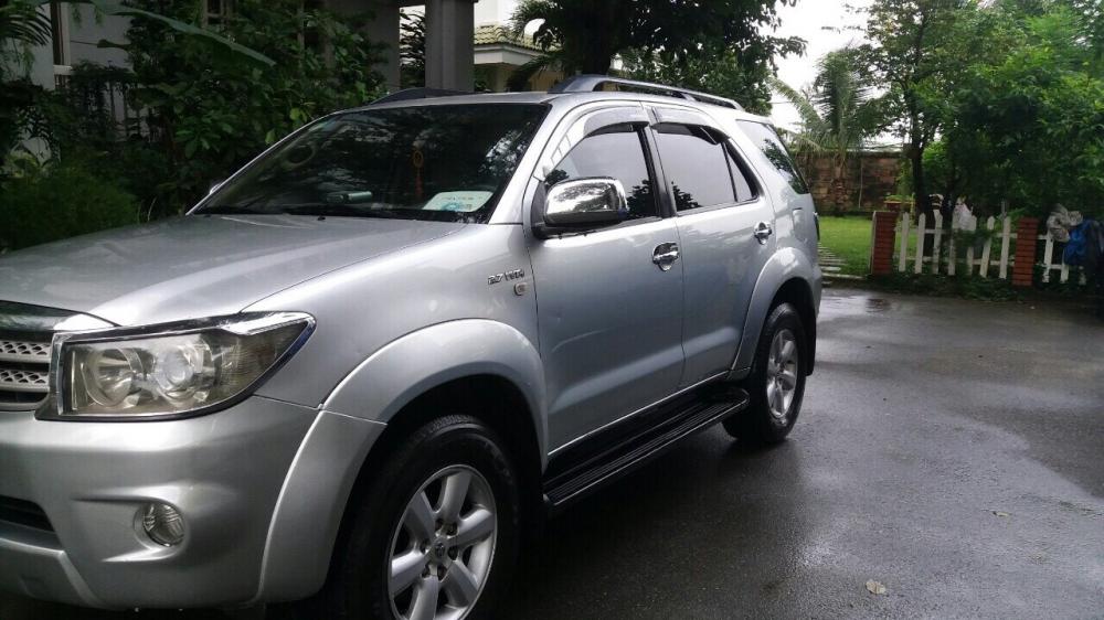 Chính chủ bán Toyota Fortuner đời 2009, màu bạc, nhập khẩu-1