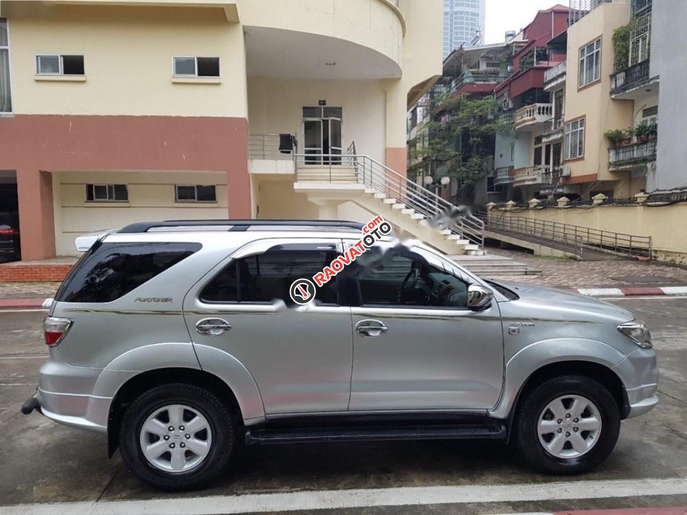 Bán Toyota Fortuner 2.7V 4x4 AT đời 2009, màu bạc như mới-0