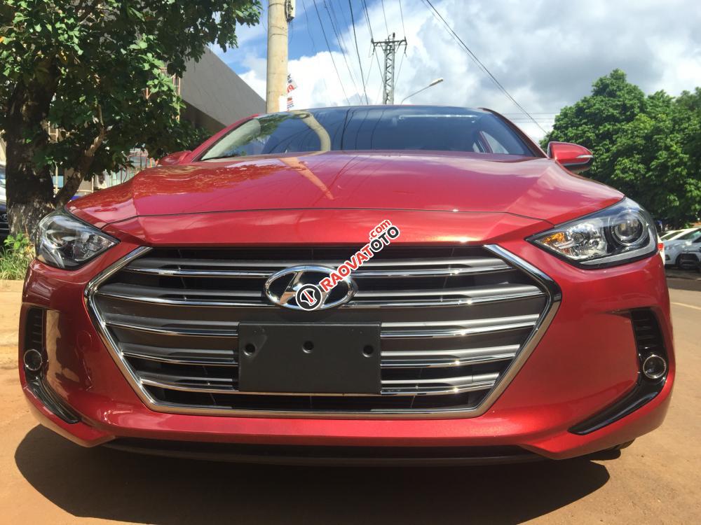 Cần bán xe Hyundai Elantra (MT) đời 2018, màu đỏ tại Hyundai Daklak - Hỗ trợ vay vốn 80% giá trị xe - Hotline 0948945599-5