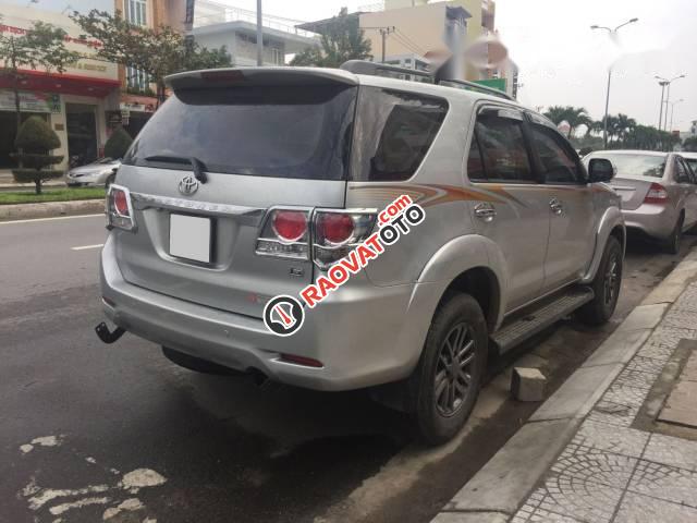 Bán xe Toyota Fortuner năm 2015, màu bạc số sàn, giá tốt-1