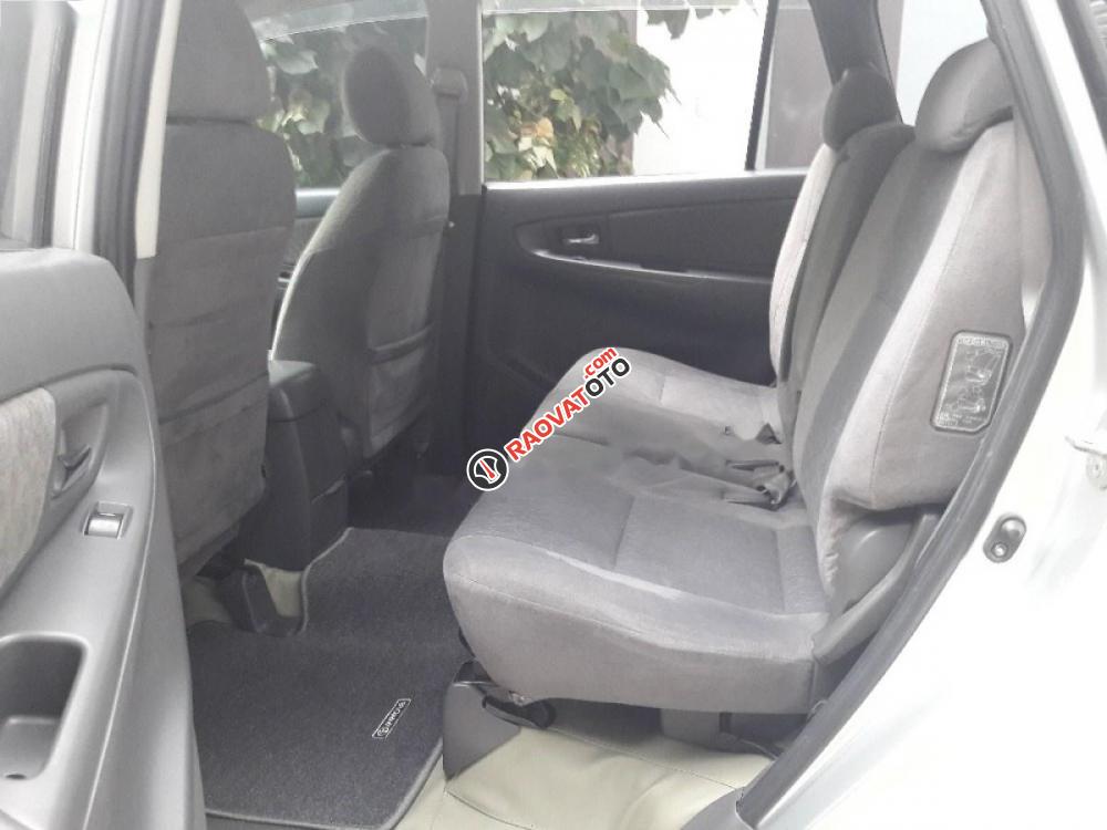 Cần bán lại xe Toyota Innova E đời 2013, màu bạc, giá chỉ 530 triệu-7