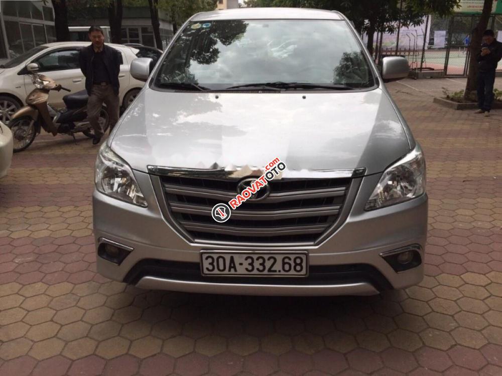 Bán Toyota Innova 2.0E năm 2014, màu bạc chính chủ giá cạnh tranh-3