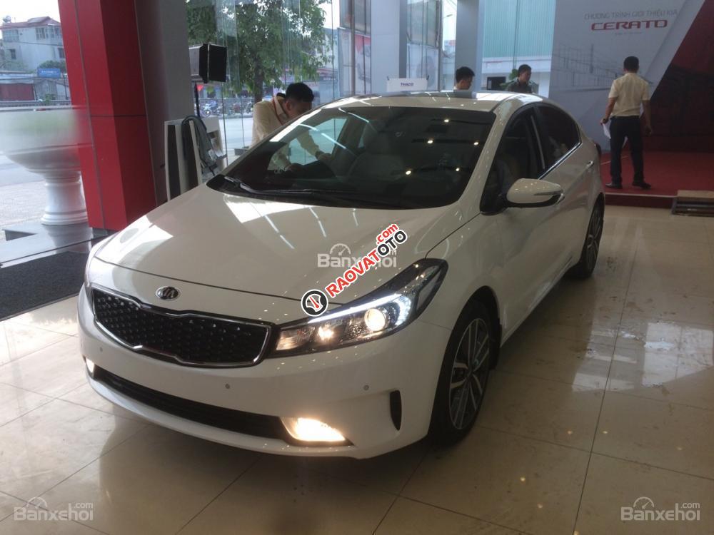 Kia Giải Phóng - Hỗ trợ vay trả góp 90% giá trị xe khi mua Kia Cerato, thủ tục nhanh gọn, giao xe ngay. LH  0938808627-8