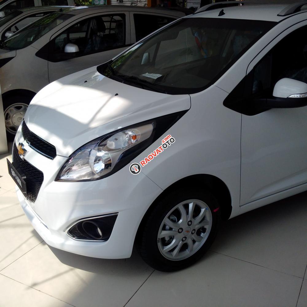 Chevrolet Spark 2017, hỗ trợ vay ngân hàng 90%. Gọi Ms. Lam 0939193718-0