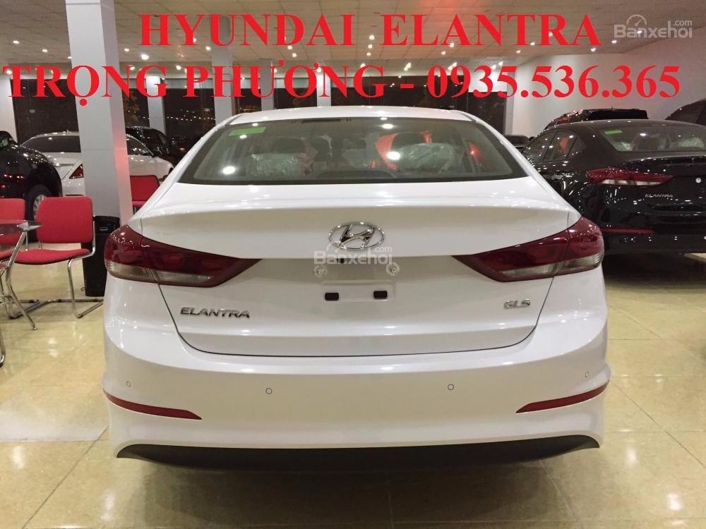 Bán Hyundai Elantra đời 2017, màu trắng, nhập khẩu-3