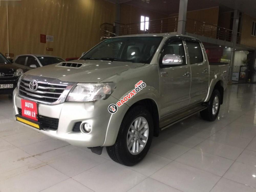 Salon bán xe Toyota Hilux 3.0G 4x4 MT sản xuất 2014, màu vàng, nhập khẩu-8