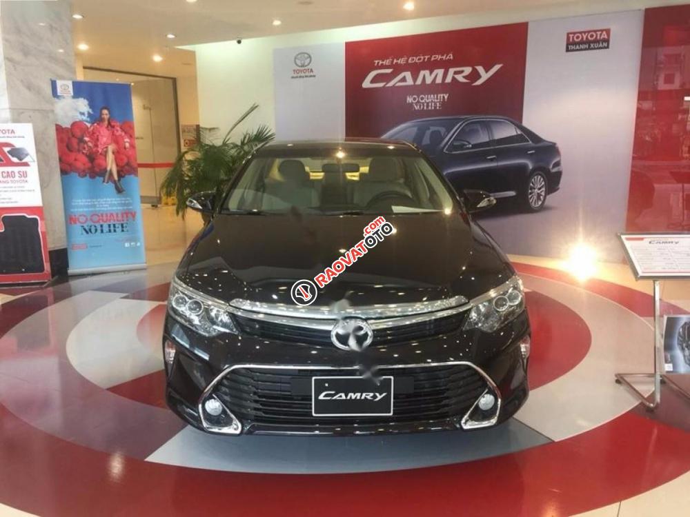 Bán Toyota Camry 2.0E đời 2017, màu đen, 947 triệu-0