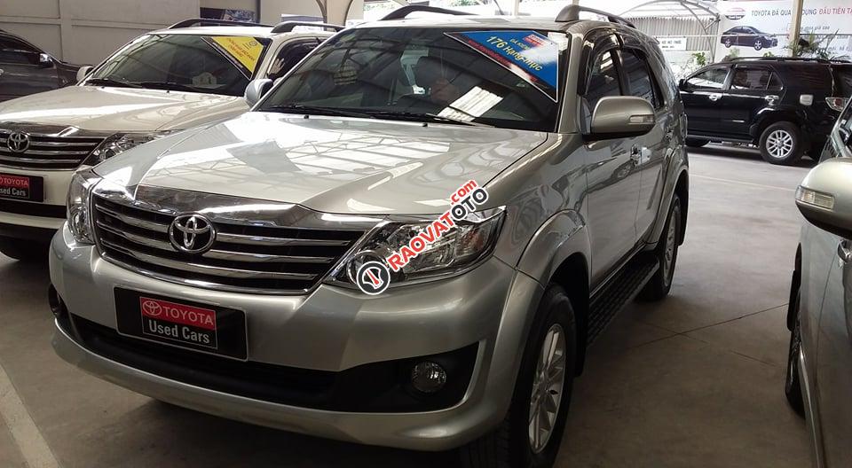 Cần bán Toyota Fortuner V đời 2012, màu bạc, giá 740 triệu-0