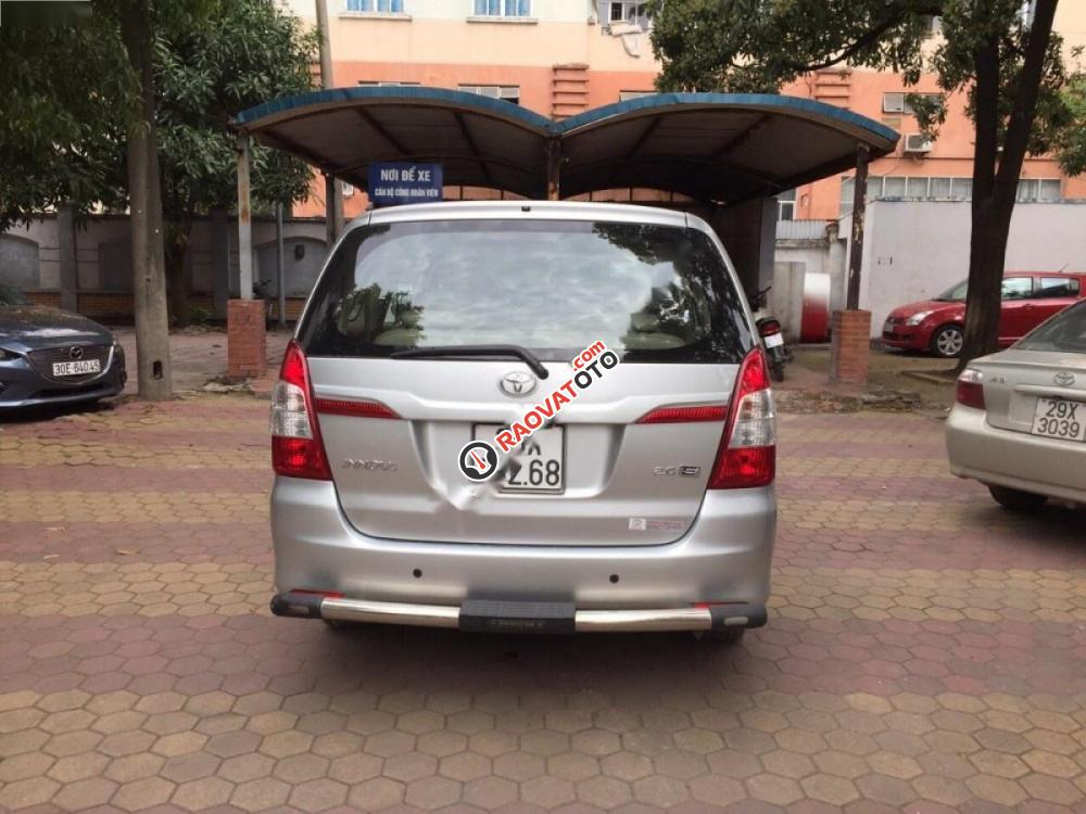 Bán Toyota Innova 2.0E năm 2014, màu bạc chính chủ giá cạnh tranh-1