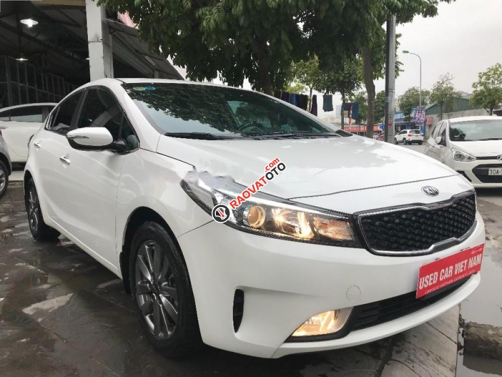 Cần bán gấp Kia Cerato 1.6 MT năm 2017, màu trắng-1