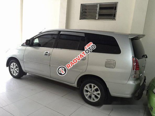 Cần bán gấp Toyota Innova đời 2008, màu bạc chính chủ, giá 385tr-23