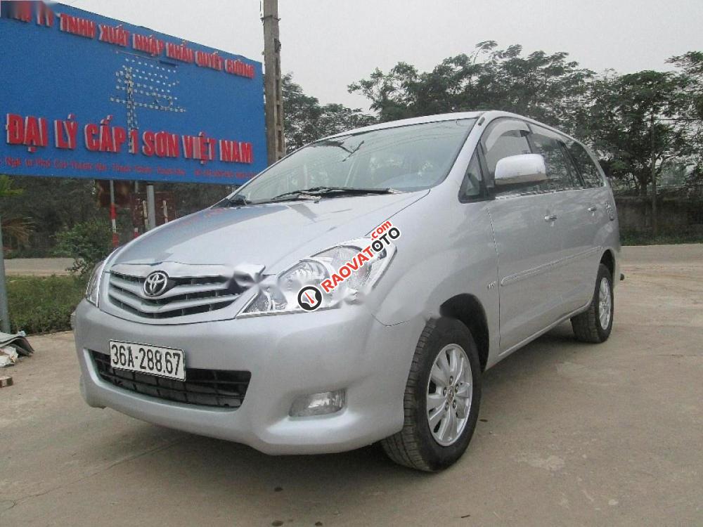 Bán xe Toyota Innova G 2010, màu bạc chính chủ-1