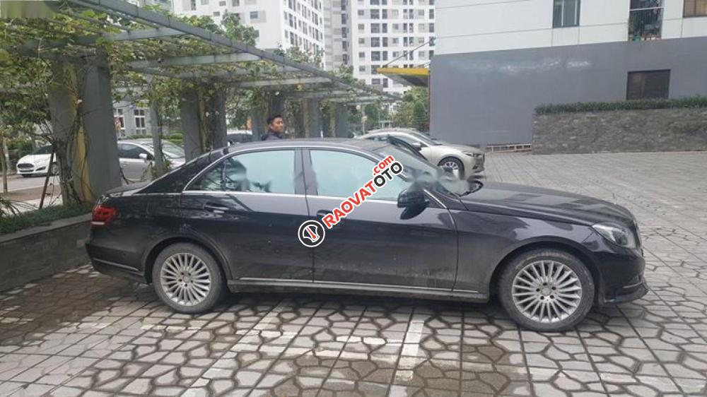 Cần bán xe Mercedes E200 đời 2016, màu đen chính chủ-2