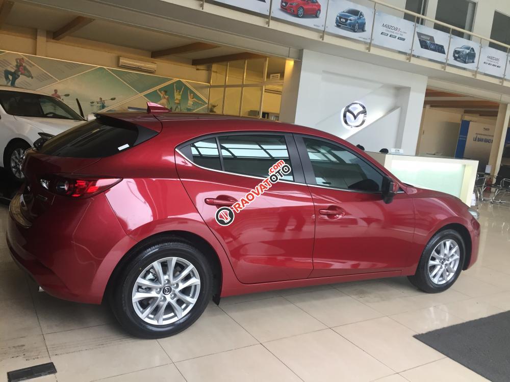 Bán xe Mazda 3 Facelift 2017 mới 100%, trả góp tới 85% lãi cực thấp, chỉ cần 189 triệu - L/h 0976834599-4