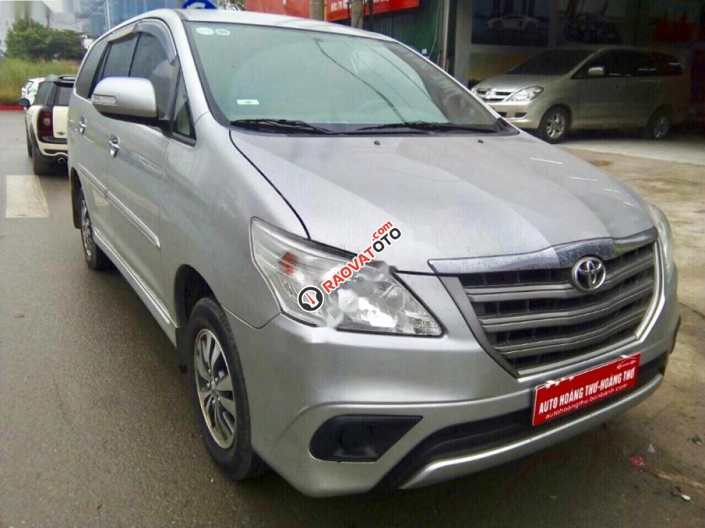 Bán Toyota Innova 2.0E đời 2015, màu bạc số sàn, giá chỉ 615 triệu-1