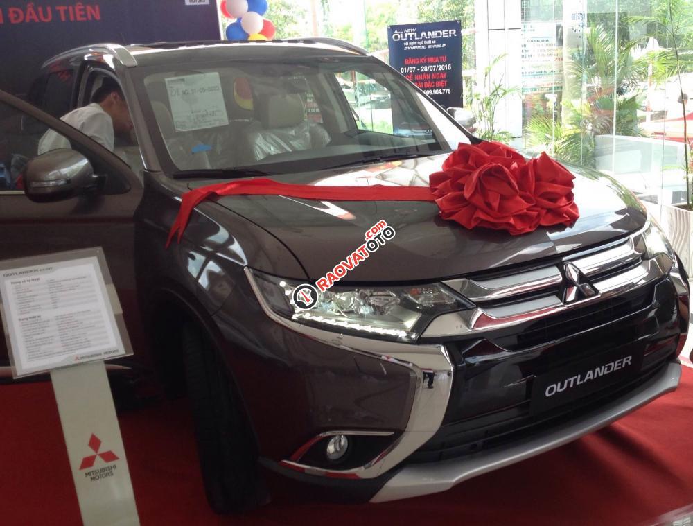 Bán ô tô Mitsubishi Outlander 2.0 CVT đời 2016, màu nâu, có bán trả góp liên hệ 0906.884.030-2