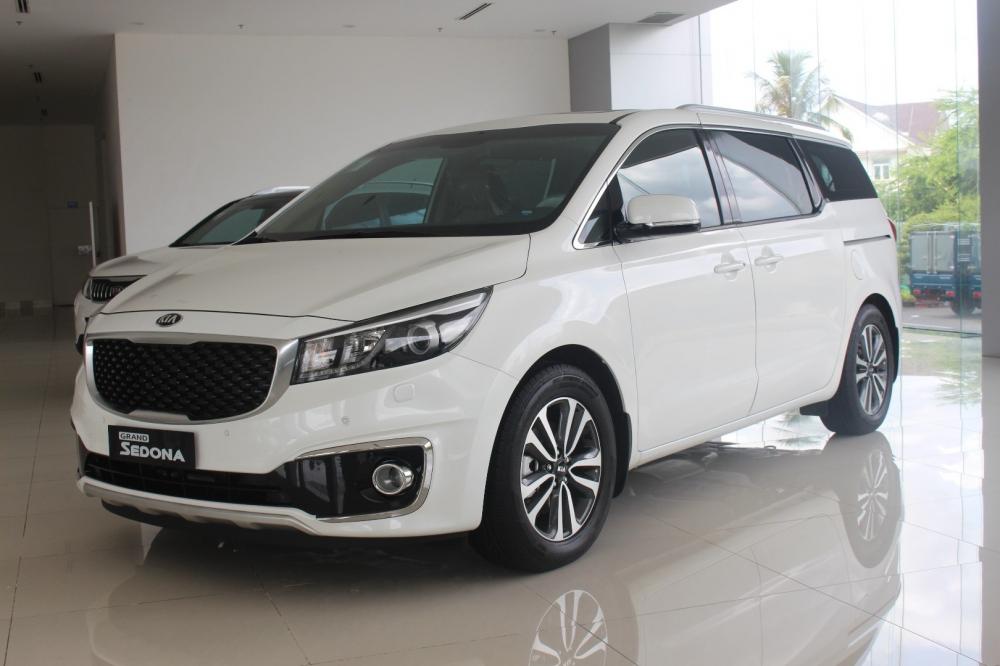 Cần bán xe Kia Sedona đời 2016, màu trắng, nhập khẩu  -1