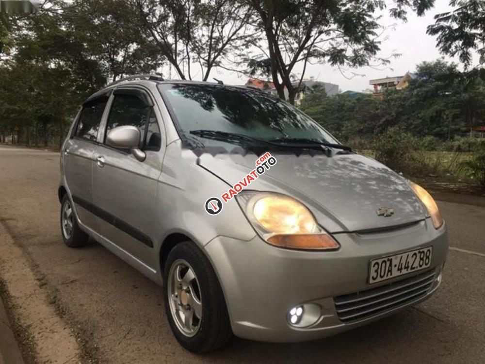 Cần bán lại xe Chevrolet Spark LT 0.8 MT sản xuất 2010, màu bạc chính chủ-1