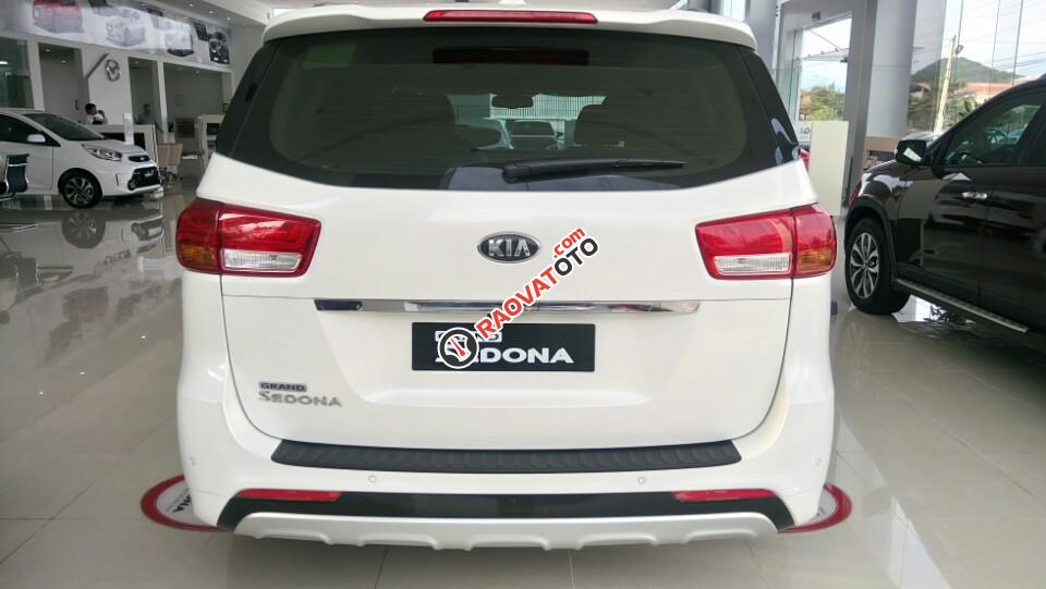 Cần bán Kia Sedona GAT đời 2018, màu trắng, hỗ trợ trả góp. LH 0989.240.241-2