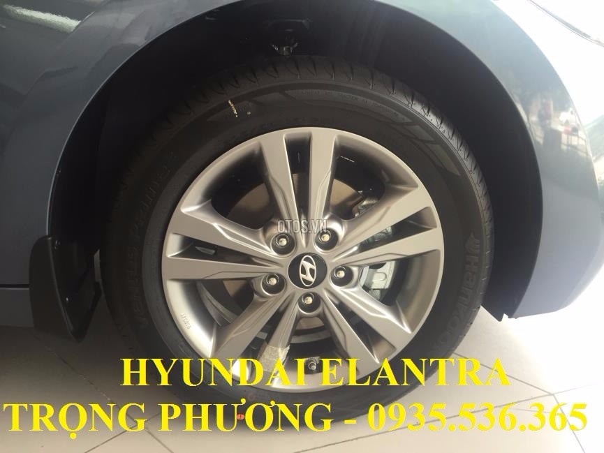 Cần bán Hyundai Elantra đời 2017, màu đen, nhập khẩu-17