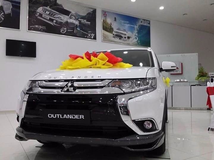 Bán Mitsubishi Outlander đời 2017, màu trắng, nhập khẩu-4