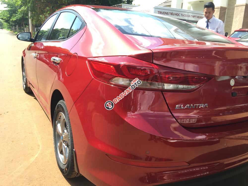 Cần bán xe Hyundai Elantra (MT) đời 2018, màu đỏ tại Hyundai Daklak - Hỗ trợ vay vốn 80% giá trị xe - Hotline 0948945599-4