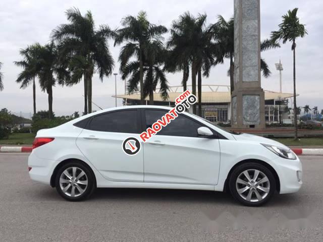 Cần bán xe Hyundai Accent MT đời 2012, màu đen số sàn-0